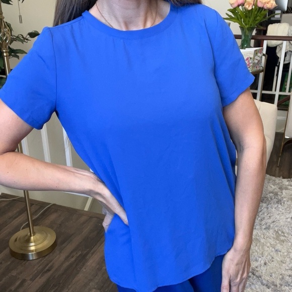 LOFT Short Sleeves Crew Neck Pleated Back Royal Blue Relaxed Fit Top Blouse MP - Picture 4 of 11